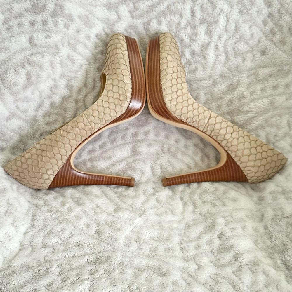 Calvin Klein Kendall Platform Heels, Fish Scale
Pattern Beige size 8M✨EUC✨ - Picture 5 of 11